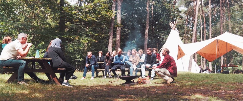 Unieke corporate events in de Chaamse Bossen onder Breda, waar verbinding en teambuilding centraal staan.